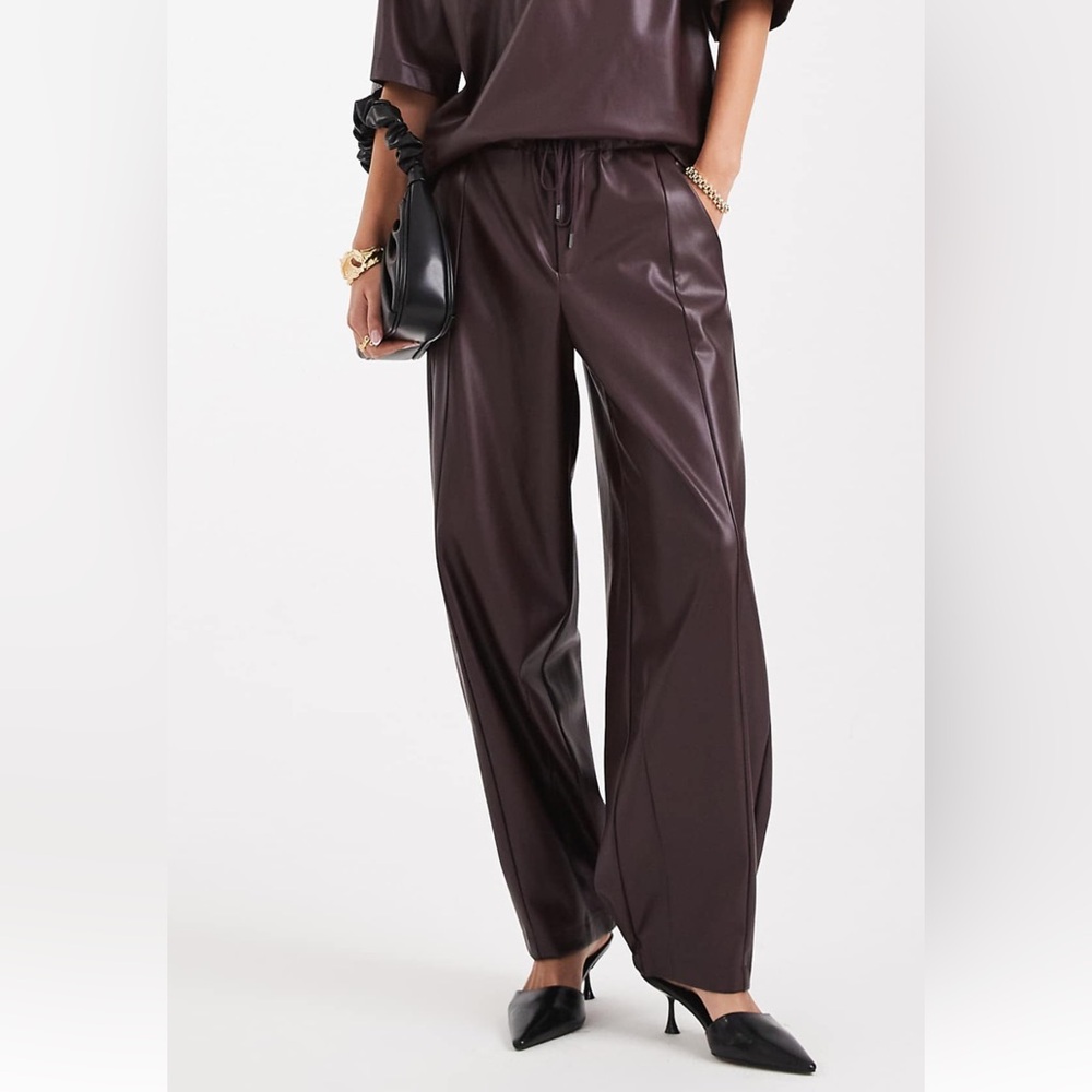 ASOS DESIGN
faux leather barrel leg pull-on pants in plum